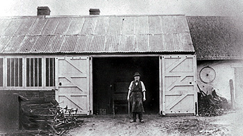 The blacksmith and the forge about 1900 [Z50/82/1]